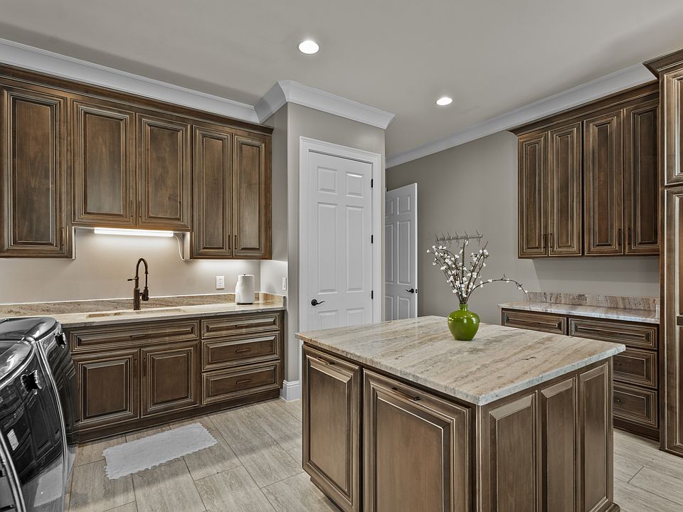 49th image of 555 Williams Rd