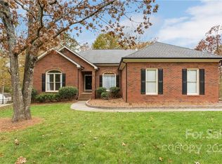1948 Millbrook Ln, Matthews, NC 28104