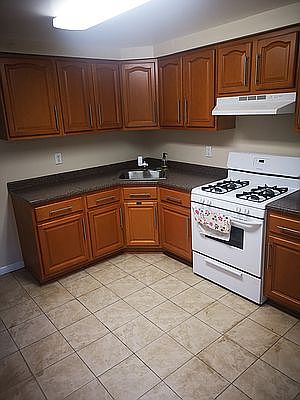2nd image of 3917 Laurel Ave #1