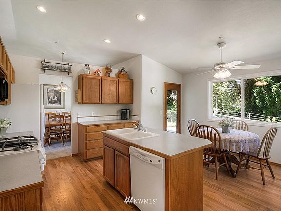 5th image of 4650 S 160th St