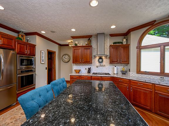 4th image of 213 Taylor James Blvd
