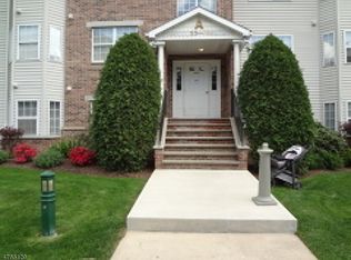 38 Mountain View Ct, Riverdale, NJ 07457