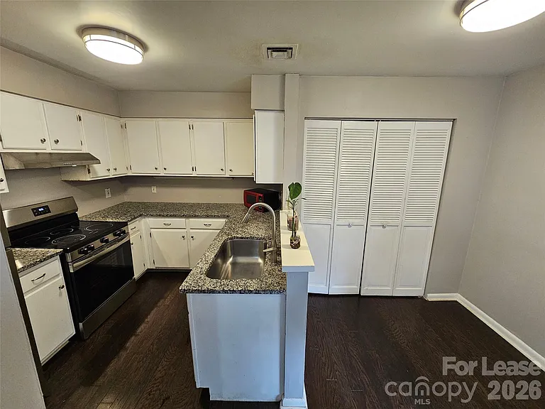 4811 Spring Lake Dr #E — Photo 9