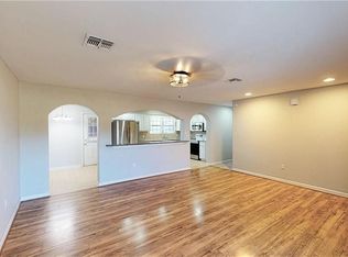 204 Harris St, Edna, TX 77957