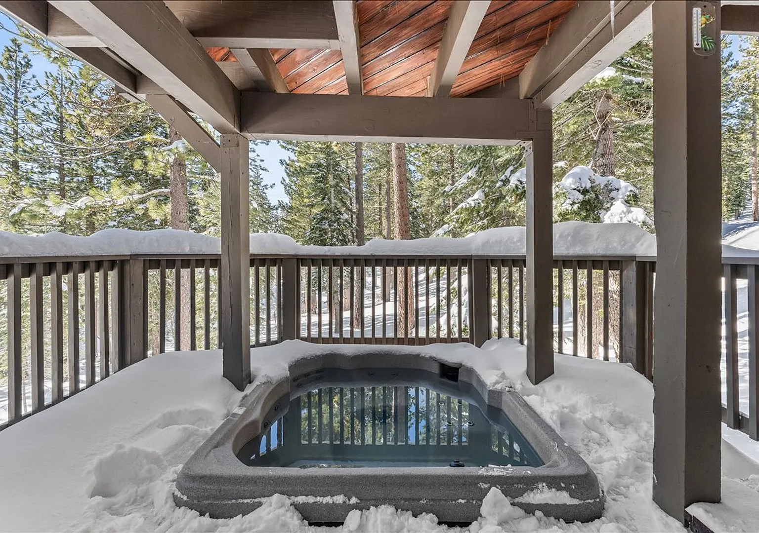 "Stargazers Nook" Winter Ski Lease Home with Hot Tub and Fireplace — Photo 1