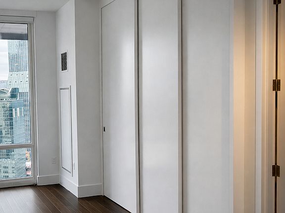 5th image of 222 E 44th St APT 25H