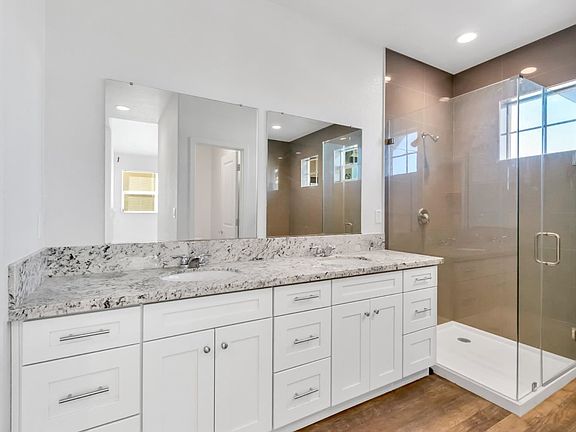 5th image of 29 Lake House Ct