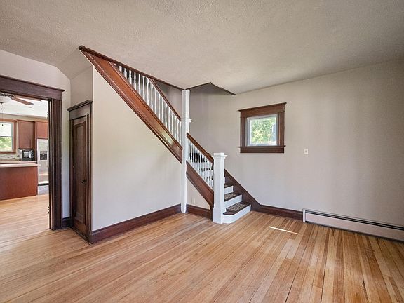 5th image of 513 N College Ave