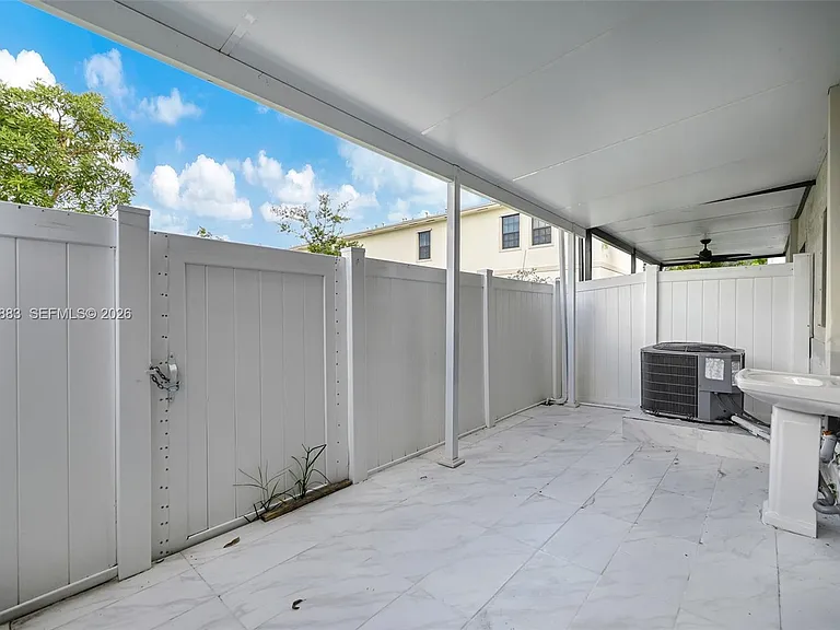 1130 SW 6th Ct — Photo 16