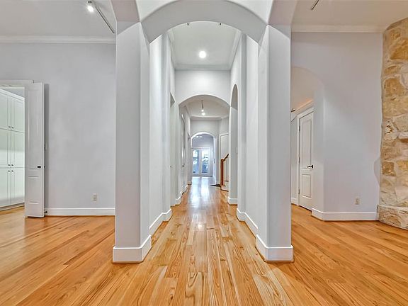 5th image of 1724 Milford St