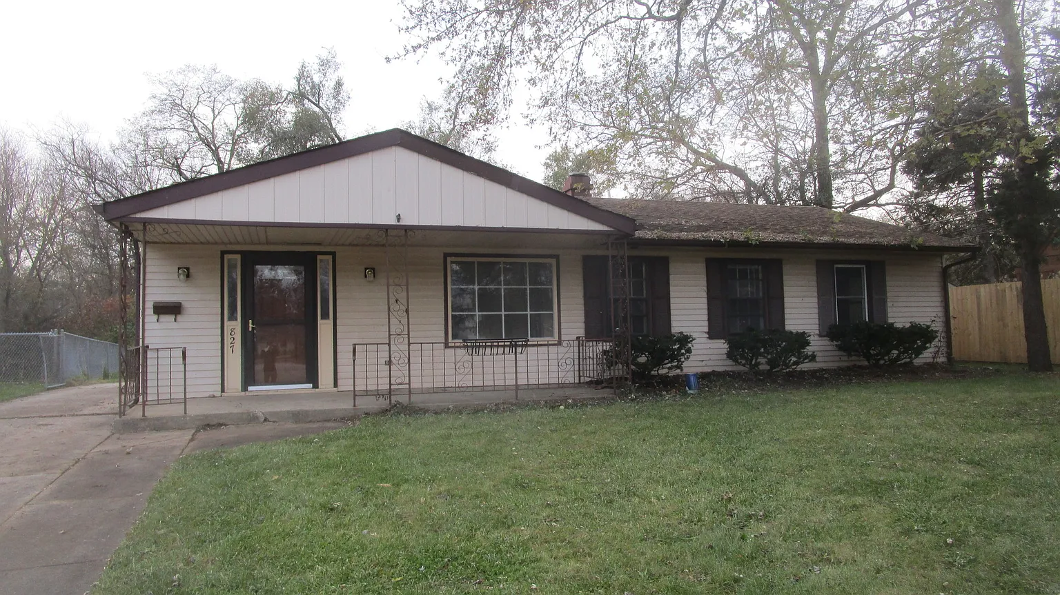 827 Parkside Ct photo 1