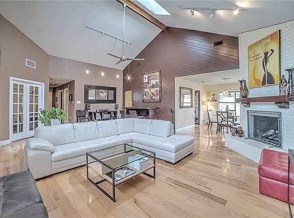 2nd image of 2802 Sausalito Dr