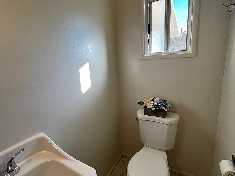 13836 Cohasset St — Photo 14