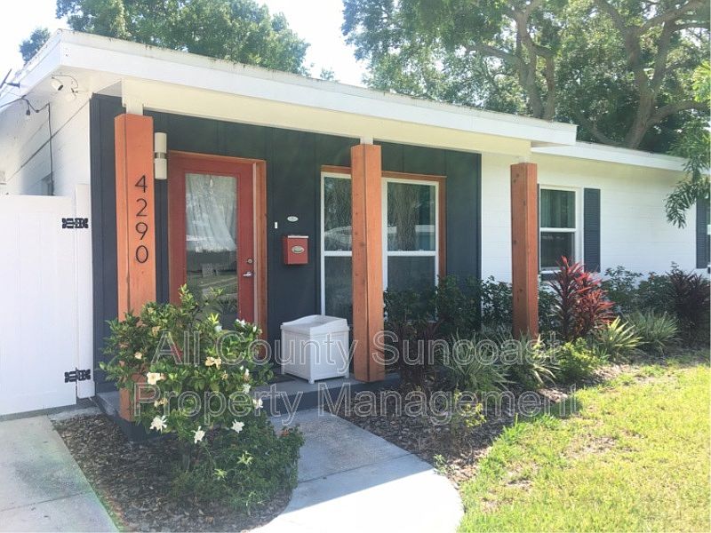 1st image of 4290 Porpoise Dr SE