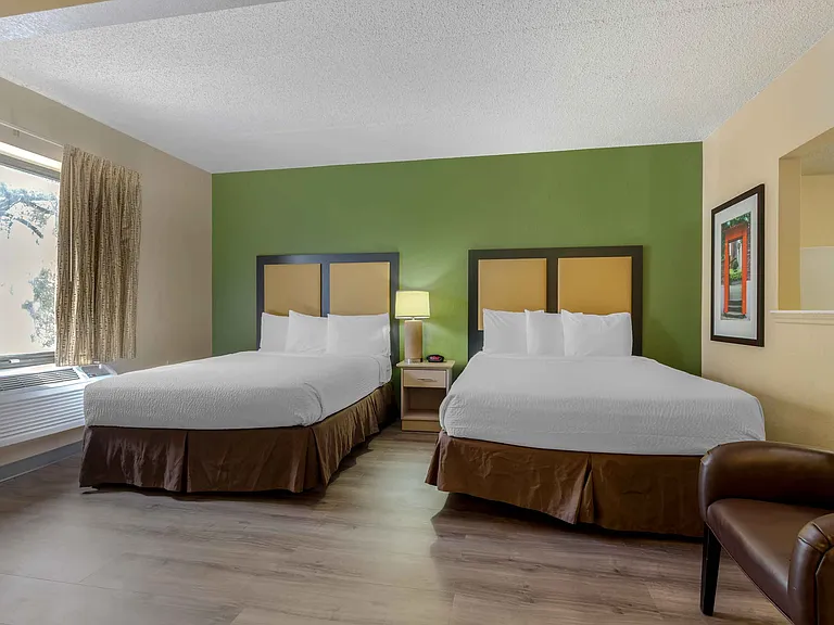 Deluxe Studio - 2 Queen Beds