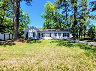 132 Hc Powers Rd, Wallace, NC 28466