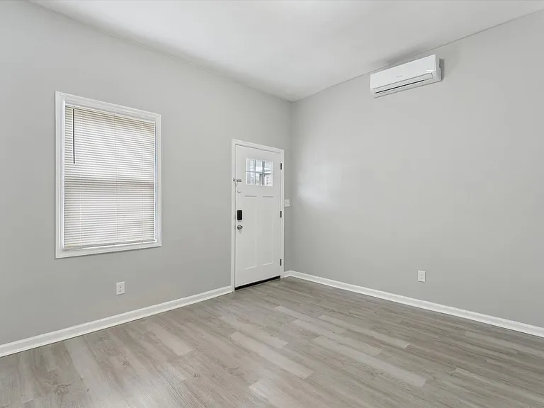 810 - 816 West 38th Street — Photo 5