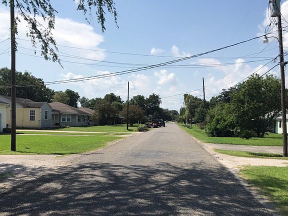 4th image of 2301 Owens Ave