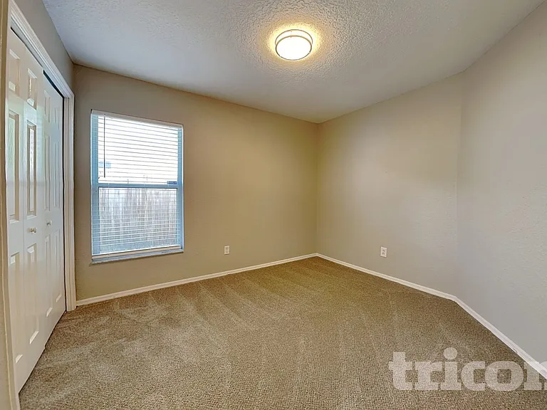 1124 Vinetree Dr — Photo 14