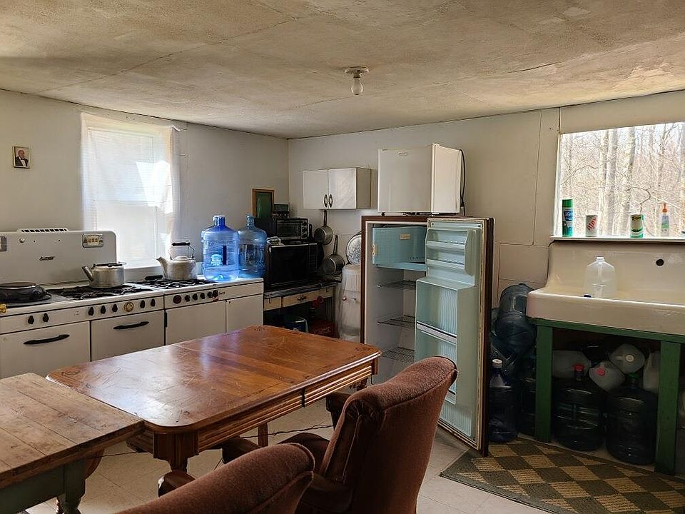2nd image of 559 Harrys Pl