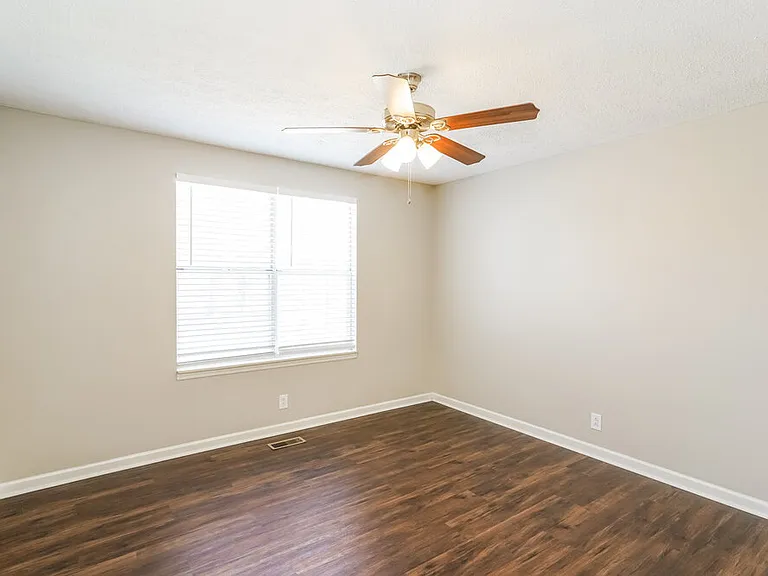 1502 Cedardale Rd — Photo 15