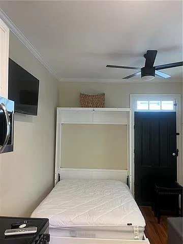 Studio, 1.0 bath, 250 sqft, $700 — Photo 3