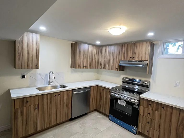 37 E Rutherford Dr #BASEMENT — Photo 10