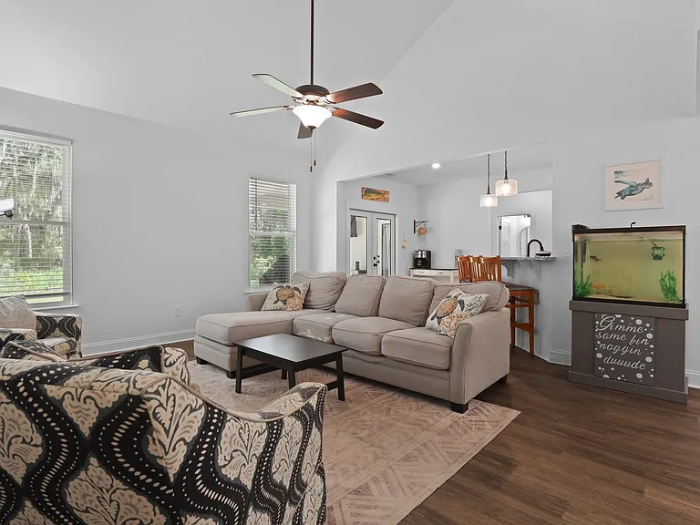 1003 Dolphin Ct NE — Photo 13