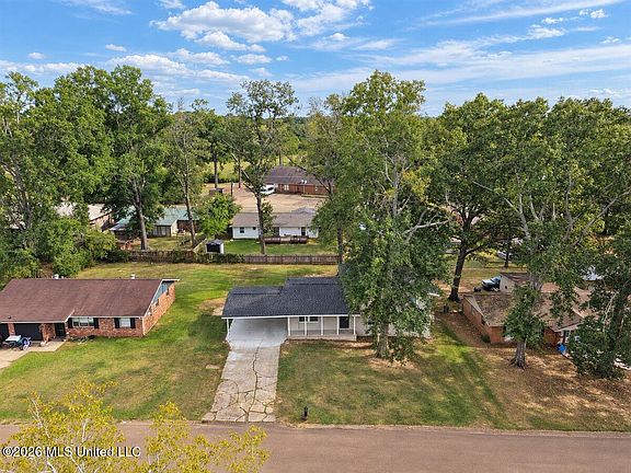 2nd image of 3615 Hood Dr