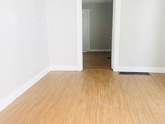 3rd image of 2659 Rowan St