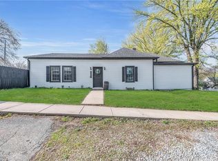 303 E 2nd St, Dearborn, MO 64439