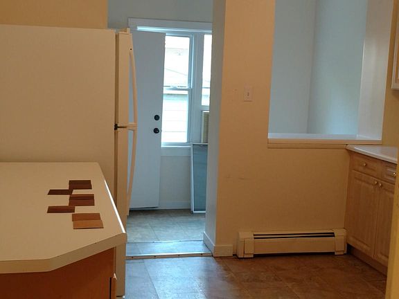 3rd image of 1637 W Winona St #100