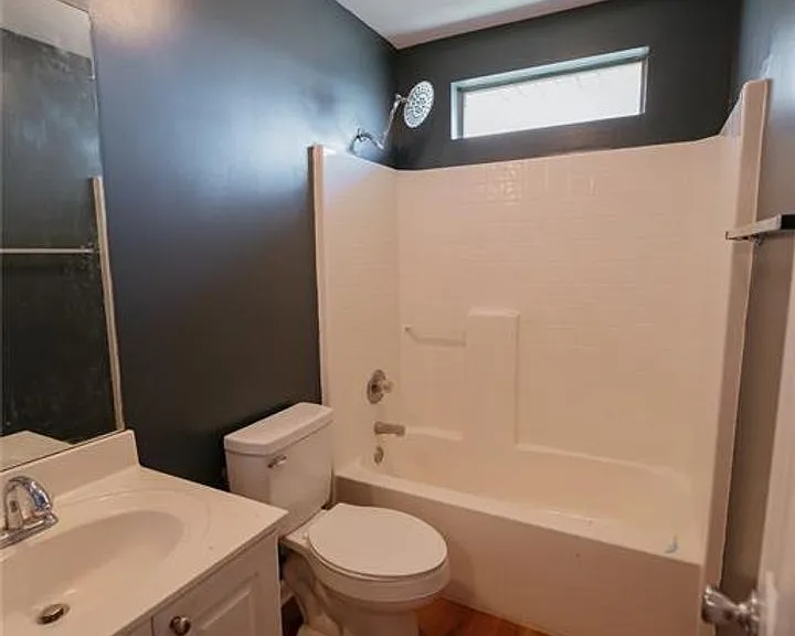 464 Park Lake Dr — Photo 2