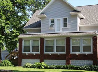 339 W 2nd St, Readlyn, IA 50668