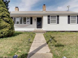143 Chases Ln, Middletown, RI 02842