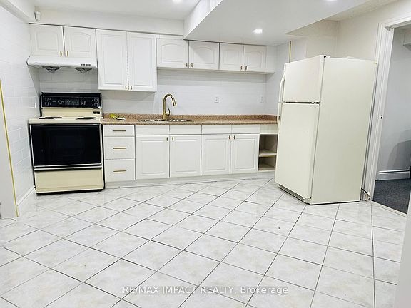 5th image of 25 Caldbeck Ave