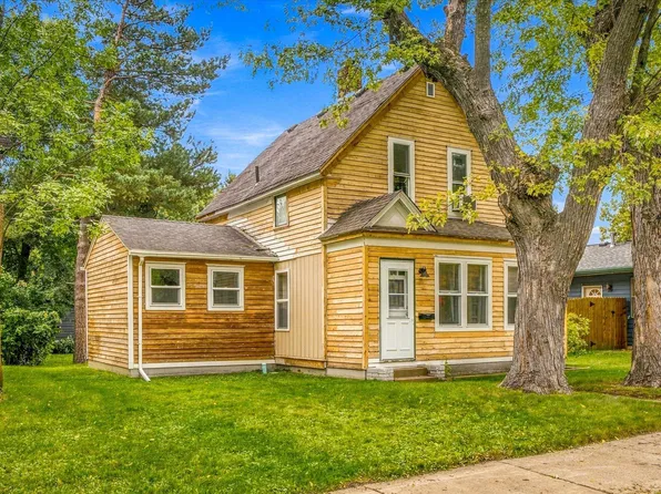 637 3rd Ave SW, Cambridge, MN 55008