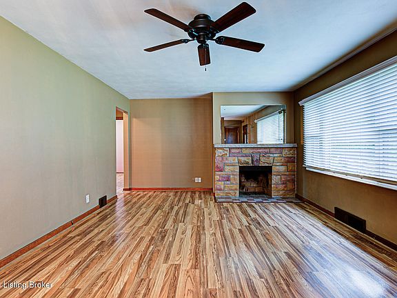 4th image of 1006 Elaine Dr