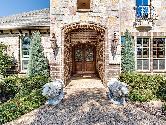 3rd image of 240 Fox Trot Ln
