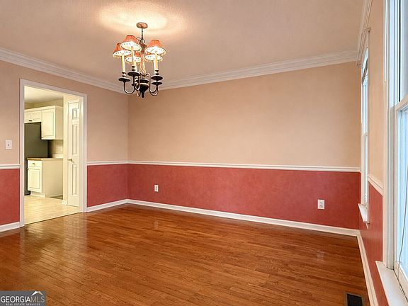5th image of 152 Banyon Ct