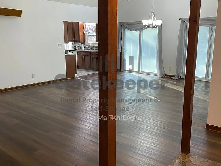 335 Fairfield Cir — Photo 6