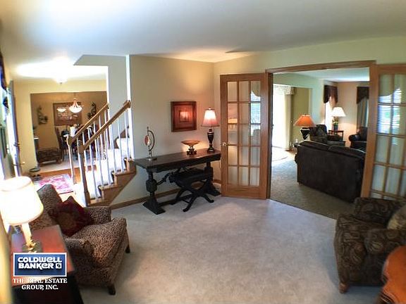 LR to foyer & DR view