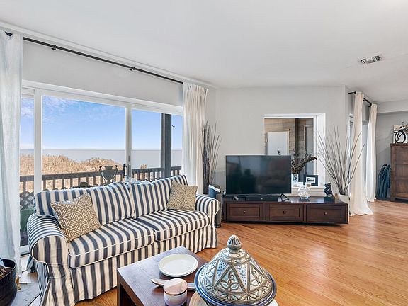 4th image of 504 Fox Hill Dr #504
