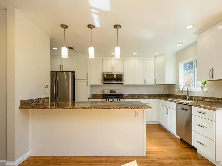 107 Haight St — Photo 1