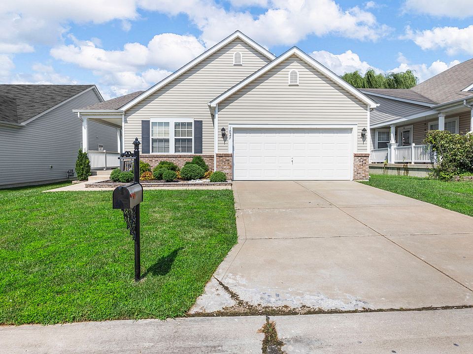 1st image of 1827 English Oak Dr