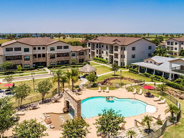 Plantation Apartments — Photo 16