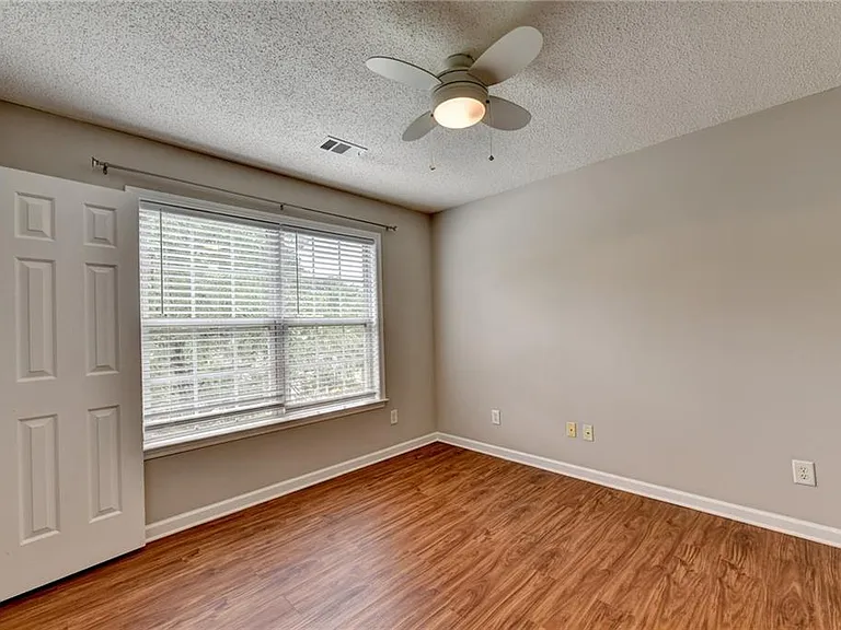 565 Alstonefield Dr — Photo 30