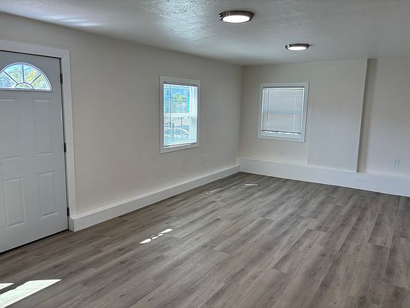 3rd image of 919 Mariposa St #2
