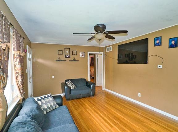 5th image of 110 N Mason St