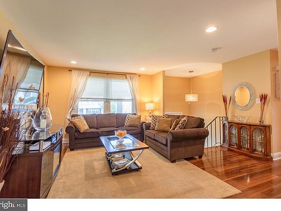 4th image of 712 Elmtree Ln